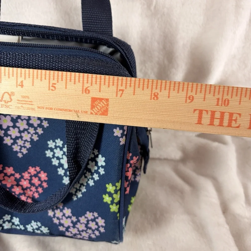 Fit and Fresh lunch cooler Bag Navy blue Multi-color hearts Zippered closure EUC